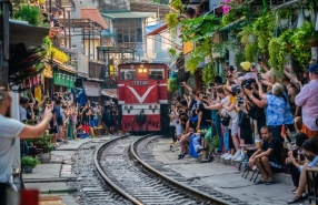 Hanoi Train Street: Schedule, How To Visit And Guide For Tourists 