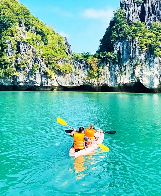 Lan Ha Bay private cruise junk of Mr.Christophe