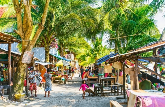 What Is The Difference Between Koh Rong And Koh Rong Samloem ? What Is The Difference Between Koh Rong And Koh Rong Samloem ?