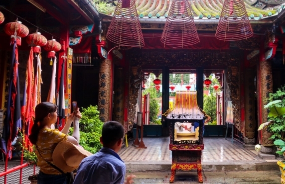One Day In Sa Dec: Discover Kien An Cung Pagoda With Mr. Lanteigne One Day In Sa Dec: Discover Kien An Cung Pagoda With Mr. Lanteigne