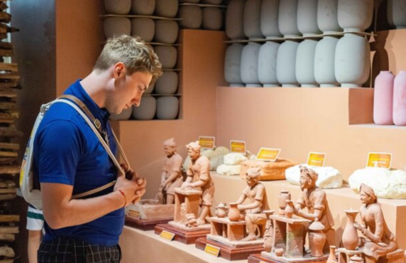 One Day To Experience In Bat Trang Pottery Museum In Hanoi, Vietnam One Day To Experience In Bat Trang Pottery Museum In Hanoi, Vietnam