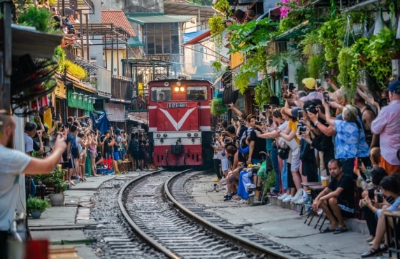 Hanoi Train Street: Schedule, How To Visit And Guide For Tourists Hanoi Train Street: Schedule, How To Visit And Guide For Tourists