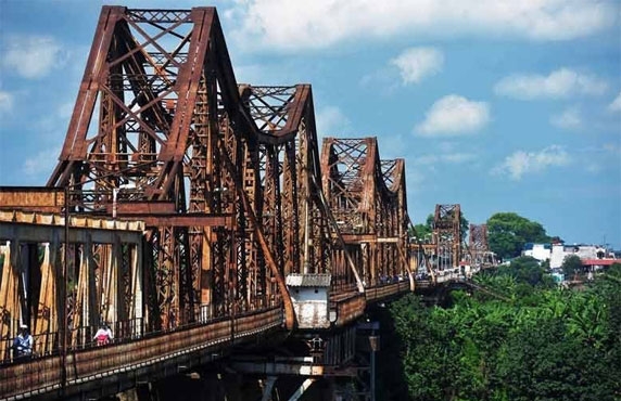 Discovering Hanoi : Visit Long Bien Bridge In Hanoi, Vietnam Discovering Hanoi : Visit Long Bien Bridge In Hanoi, Vietnam