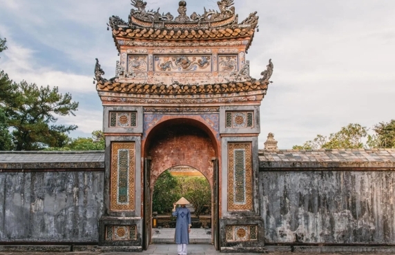Hue What To Discover? Duc Duc Tomb Hue What To Discover? Duc Duc Tomb