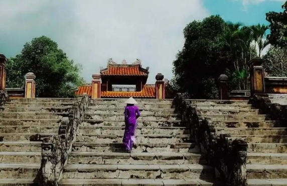 Hue First Royal Tomb: Gia Long Tomb Hue First Royal Tomb: Gia Long Tomb