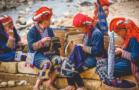 Cao Son Market: Visit The Colorful Wednesday Market In Sapa Vietnam Cao Son Market: Visit The Colorful Wednesday Market In Sapa Vietnam