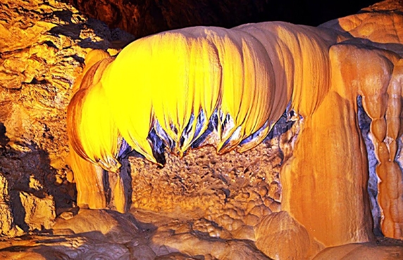 Nguom Ngao Cave: A Natural Masterpiece In Cao Bang Vietnam Nguom Ngao Cave: A Natural Masterpiece In Cao Bang Vietnam