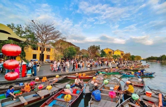 Complete Travel Itinerary For 2 Weeks In Central Vietnam Complete Travel Itinerary For 2 Weeks In Central Vietnam