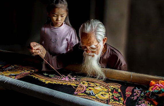 What To Do In Ninh Binh ? Visit Van Lam Embroidery Village Ninh Binh What To Do In Ninh Binh ? Visit Van Lam Embroidery Village Ninh Binh