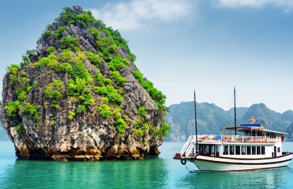 Celebrity Solstice - Super Cruise Ship Brings International Tourists To Halong Celebrity Solstice - Super Cruise Ship Brings International Tourists To Halong