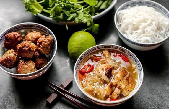What To Eat In Vietnam? Top Must-Try Vietnamese Vermicelli Noodles What To Eat In Vietnam? Top Must-Try Vietnamese Vermicelli Noodles