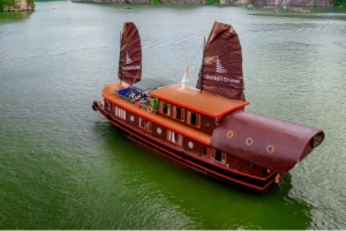Hanoi - Lan Ha Bay - Dark & Light caves - Swimming (-,L,D)