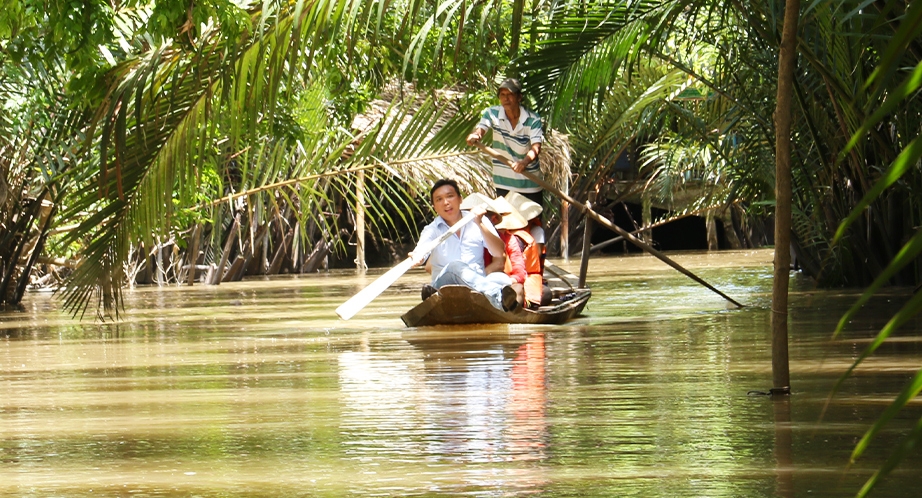 Sampan cruise in Cai Be