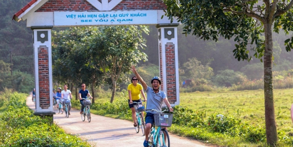 Cycling tour in Viet Hai village