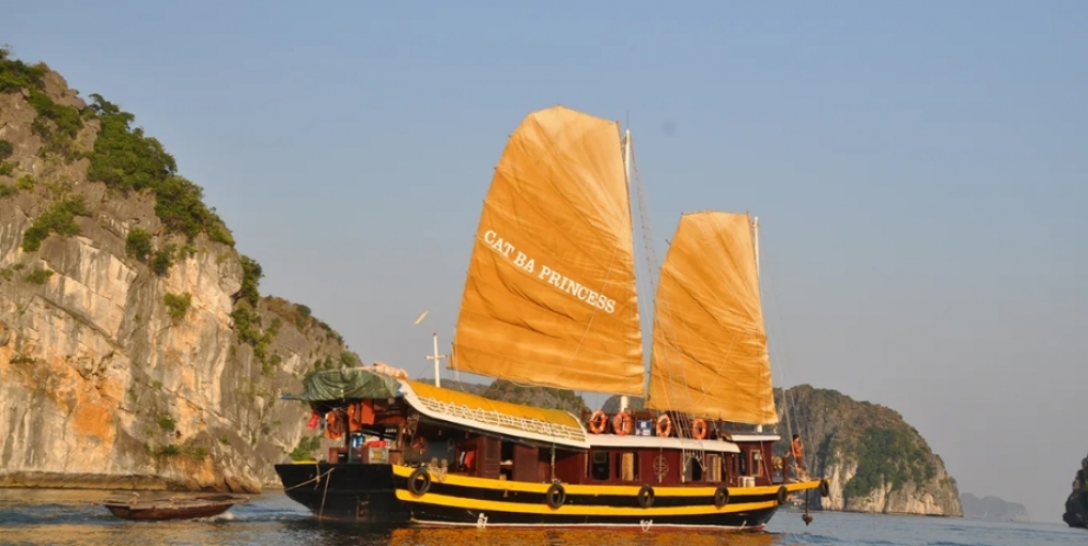 Cat Ba Princess junk cruise 