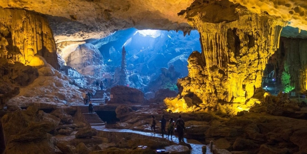 Explore Me Cung cave in your trip 