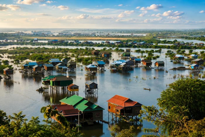 Discovering floating life on Tonle Sap Lake in Cambodia