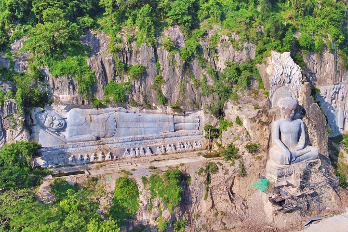 Arrive in Phnom Sampeau in the 21-day Cambodia travel itinerary