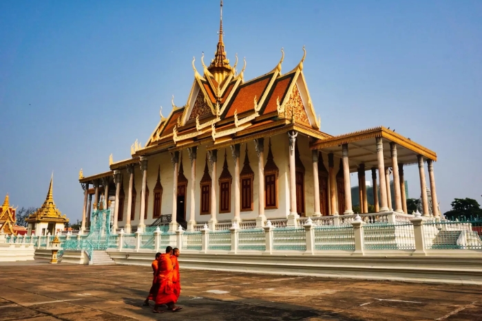 Things to do in Phnom Penh: Visit the Royal Palace