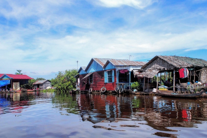 Visiting a floating village with kids in Battambang, why not?