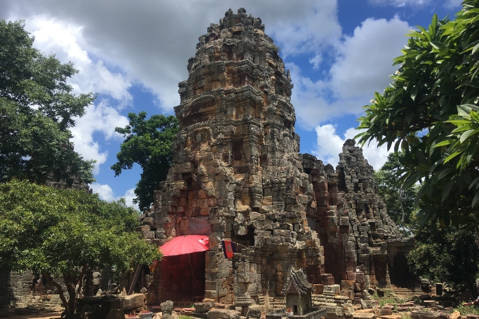 Group tour to Battambang with a visit to Phnom Banan, a temple perched on a hill and accessible after 358 steps