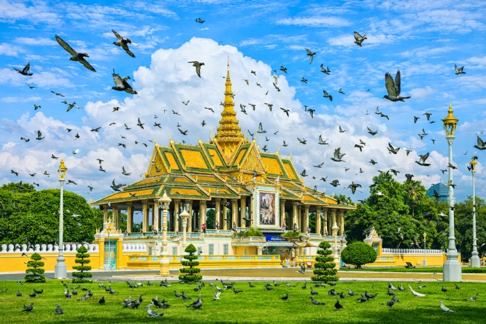 Contemporary Phnom Penh: Between modernity and tradition in 21 days in Cambodia in summer
