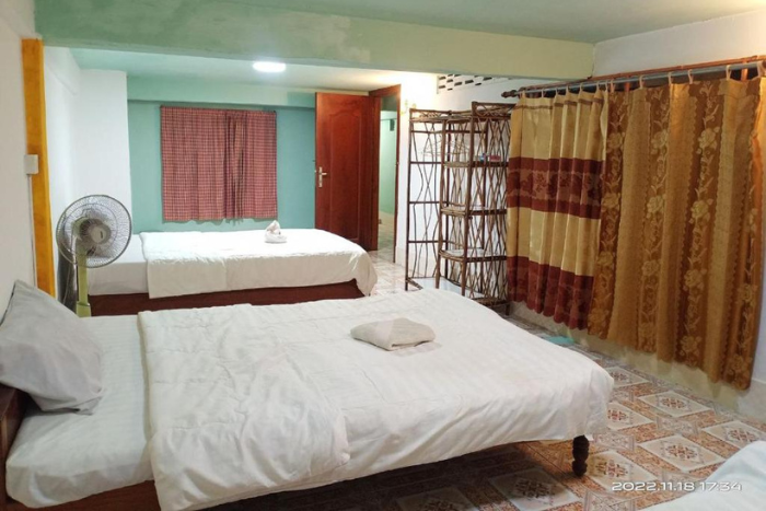 A room in the local homestay Silver Dolphin Guesthouse & Restaurant in Kratie