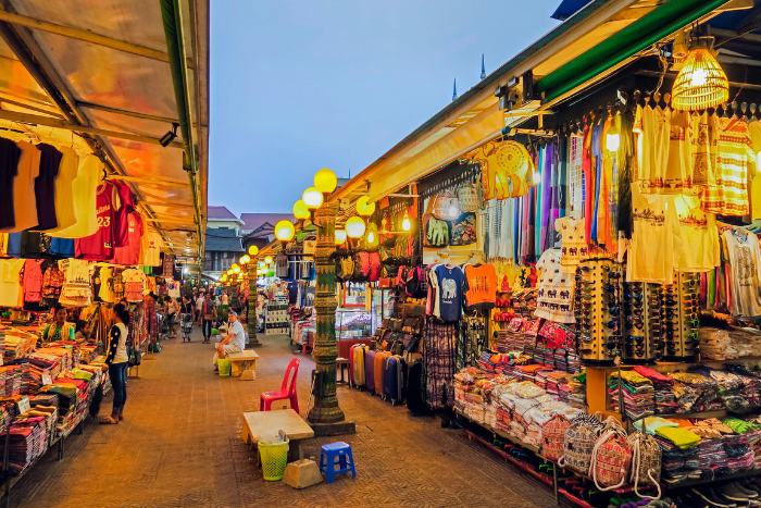What to do in Siem Reap in 24 hours? Buy souvenirs and eat local food at the night market in Siem Reap