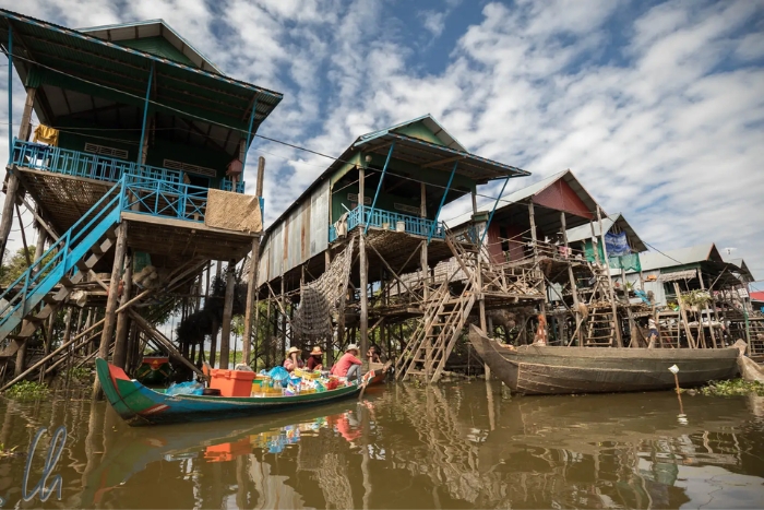 What to do during 2 weeks in Siem Reap Cambodia? Admire floating village‎ of Kampong‎ Khleang