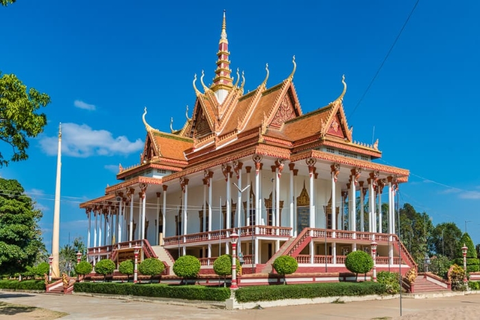 What to do in Cambodia? Visit the 100-Column Pagoda