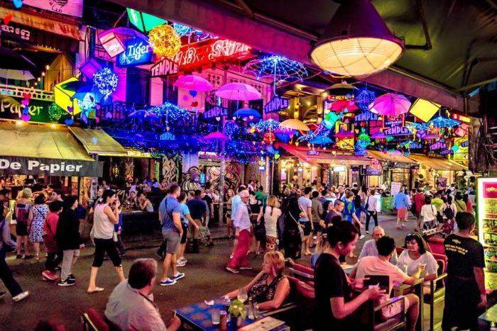 Pub Street is extremely crowded