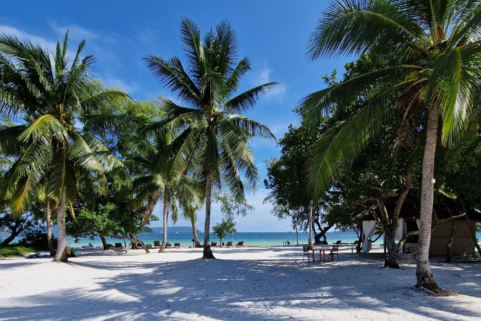 Discover the magnificent beaches of Koh Rong, Long Set Beach
