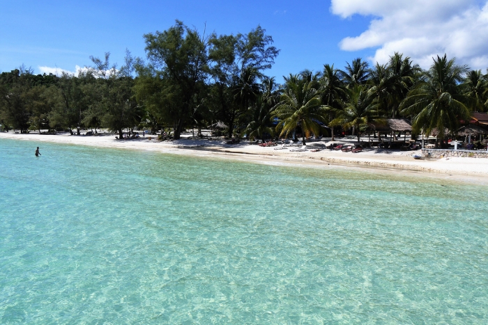 What to do in the itinerary 5 days in Sihanoukville? Walk along the Coconut Beach