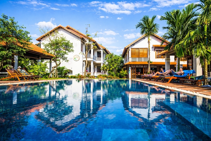 A calm and welcoming hotel in Battambang for traveling to Cambodia with children