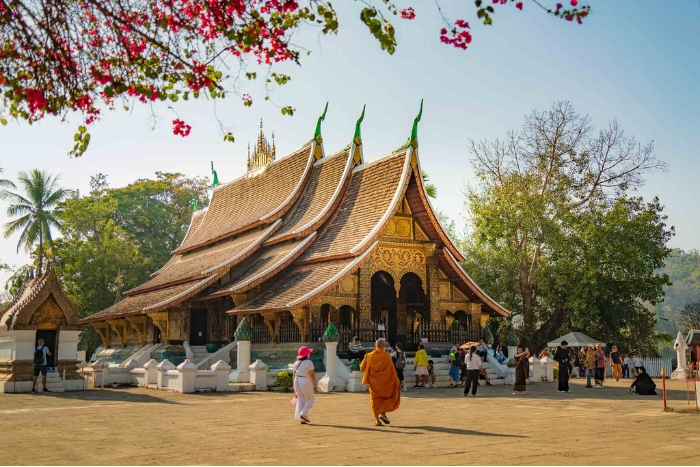Wat Xieng Thong - the most beautiful ancient temple in Luang Prabang
