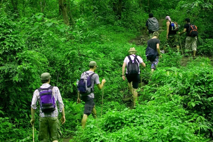 Trekking Laos natural in April