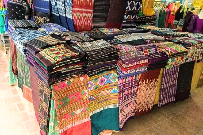 Where to see and buy a Sinh in Laos ?