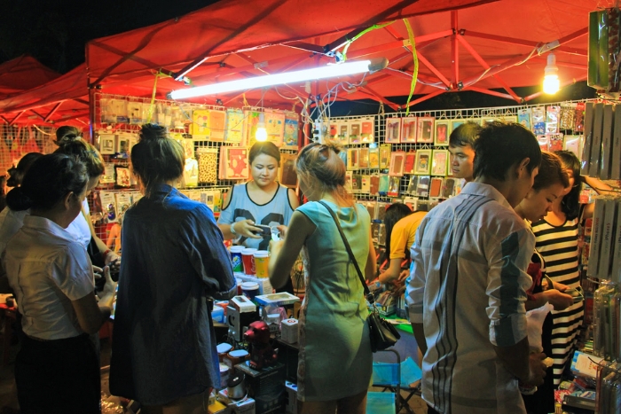 Vientiane in the evening: A stroll through the Ban Anou night market