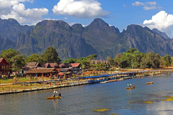 Kayak down the Nam Song, between relaxation and karstic landscapes
