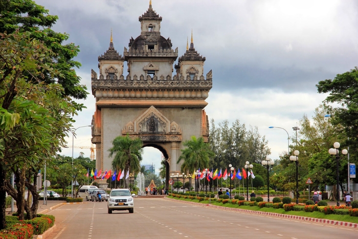 Location and History of Patuxai