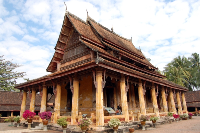 What to do at and around Patuxai Monument ?