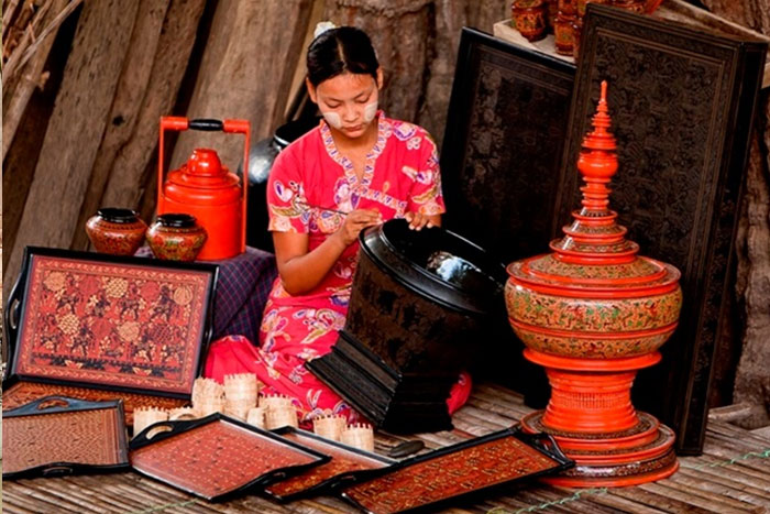 Traditional technique of lacquerware workshop