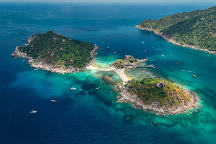 Discover 2 islands connected by the white road in Thailand