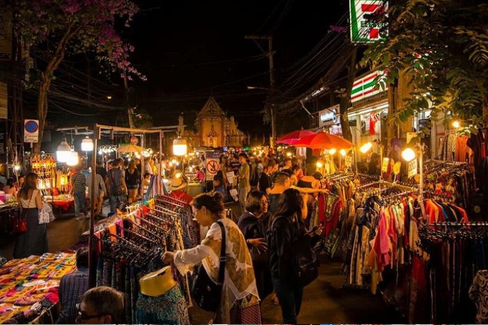 First day of 1 week in northern Thailand – Exploring the Chiang Mai Night Market