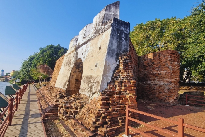 Pom Phet Fortress