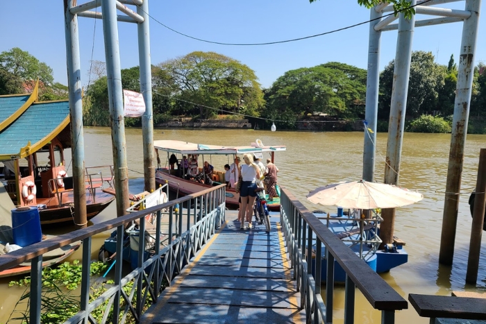 Chao Phrom Market Pier Ferry Experience