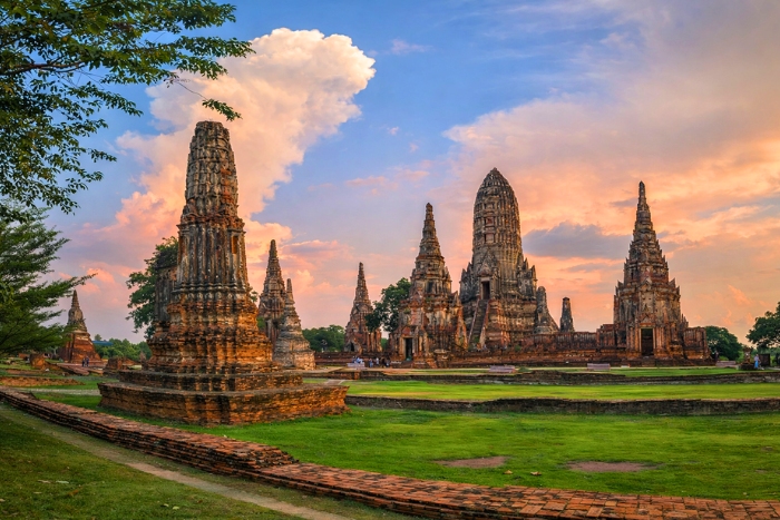 Explore Ayutthaya in April: An immersion between temples and local atmosphere
