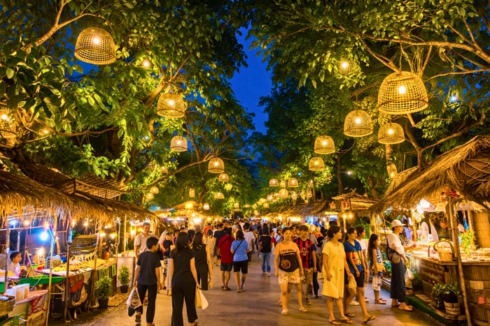 Dynamic atmosphere of the night market to visit Ayutthaya in April in a different way