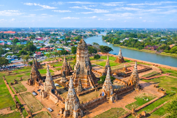 Experience a unique spiritual moment at Wat Chaiwatthanaram