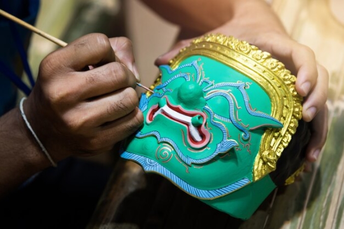 What to do in Ayutthaya? Discover how Khon masks are made